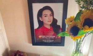 Em ruột Phi Nhung lập bàn thờ và chịu tang ở Mỹ: Cắt khăn tang cho chị mà như...