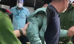 Chính quyền địa phương làm rõ vụ công an khống chế 2 người đi tiêm vắc xin...
