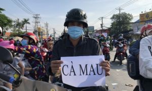 Hàng trăm bà con Miền Tây bắt đầu rời TP.HCM lên xe tỉnh mình về quê