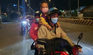 Tối 3-10, hàng ngàn người dân tiếp tục về miền Tây