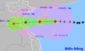 Bão số 8 cách Hà Tĩnh 640km, tăng tốc hướng về đất liền
