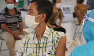 Bí thư Cần Thơ: 'Cố gắng 100% dân số được tiêm vắc xin mũi 1 trong...