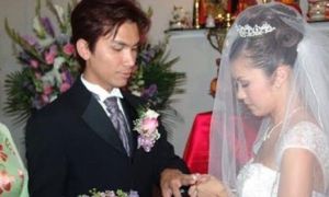 Không phải ca sĩ Phi Nhung, cô gái xinh đẹp này mới là vợ ca sĩ Mạnh Quỳnh!