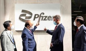 Việt Nam đề nghị Pfizer hợp tác sản xuất thuốc điều trị Covid-19