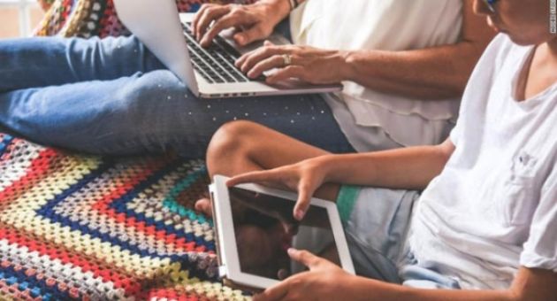 Trẻ em dưới 10 tuổi đang sử dụng mạng xã hội, cha mẹ làm gì để giúp con an toàn?