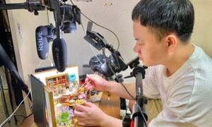Chàng kỹ sư Việt làm món ăn đối lập bà Tân Vlog gây