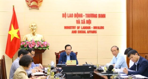 Bộ trưởng Lao động truy, TPHCM 400.000 người mất việc, sao hỗ trợ chỉ 200?