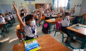TP.HCM dự kiến học sinh lớp 9, 12 đến trường từ 10-12