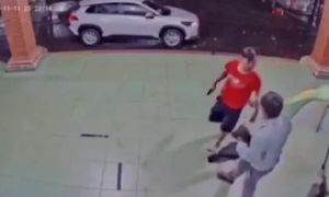 Đình chỉ công tác cán bộ công an dùng súng đe dọa nhân viên y tế