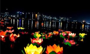 Tưởng niệm đồng bào tử vong và cán bộ, chiến sĩ hy sinh vì COVID-19