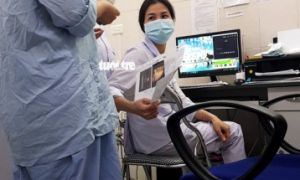 Biến phòng khám công thành phòng khám tư, cho bác sĩ thu tiền trực tiếp?