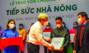Nông dân nghèo xúc động lần đầu tiên được hỗ trợ vốn