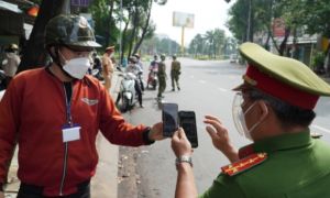 TP HCM siết kiểm soát đi lại, lưu trú người dân