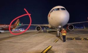Hai máy bay va nhau gãy đầu mút cánh tại sân bay Nội Bài