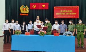 Công an TP.HCM bàn giao trụ nước chữa cháy cho Tổng công ty Cấp nước Sài Gòn