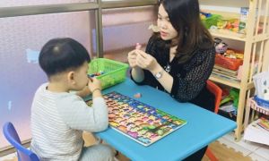 Ở nhà vì dịch COVID-19, trẻ ít giao tiếp có thể ảnh hưởng đến sự phát triển...