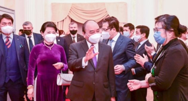 Chủ tịch nước Nguyễn Xuân Phúc gặp gỡ bà con Việt kiều tại Liên bang Nga