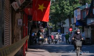 Lần đầu vượt mốc 600 ca mắc trong ngày, Hà Nội liệu có đóng cửa hàng quán,...