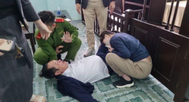 NÓNG: Giám đốc công ty bất động sản tự tử tại tòa ngay khi nghe tuyên án vụ...