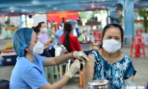 Sáng 10-12, những mũi tiêm vắc xin liều nhắc lại, bổ sung ở TP.HCM bắt đầu
