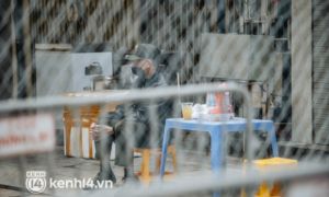 Cận cảnh phong tỏa nhiều tuyến phố cổ Hà Nội, dịch ''leo thang'' gần 900 ca/ngày