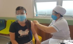 Miền Tây dồn sức tiêm mũi 3 để phòng dịch COVID-19