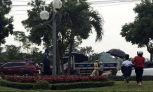 Nam thanh niên điều khiển xe máy 'thông chốt' tông chiến sĩ CSGT nhập viện