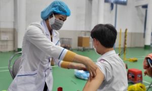 Đau đầu nhưng không khai báo, một học sinh tử vong sau 3 ngày tiêm vắc xin