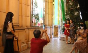 TP.HCM đón mùa Giáng sinh trầm lắng