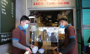 Hà Nội: Nhiều hộ kinh doanh ăn uống tại quận Hai Bà Trưng chủ động