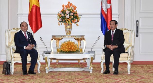 Chủ tịch nước hội kiến Thủ tướng Hun Sen: Đẩy mạnh kết nối hai nền kinh tế