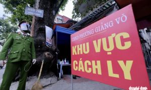 Một số F0 ở Hà Nội phải tự tìm 'bác sĩ mạng' vì phường quá tải