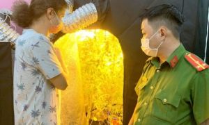 Người nước ngoài trồng, chế biến cần sa tinh vi trong phòng ngủ