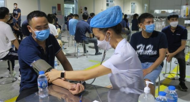 Tiêm vaccine liều bổ sung và nhắc lại cho công nhân khu công nghiệp