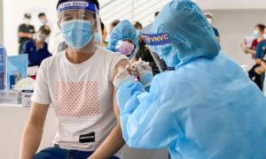 Bộ Y tế nghiên cứu để bảo đảm đủ vaccine tiêm mũi tăng cường