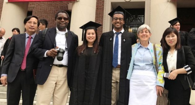 Bí quyết của bà mẹ Hà Nội có 2 con gái đỗ Harvard: LẠT MỀM BUỘC CHẶT