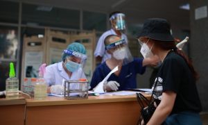 Ngày 4/1: Có 14.861 ca COVID-19, Hà Nội chạm mốc 2.500 ca; Trà Vinh 'bổ sung'...