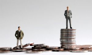 Người giàu không bao giờ chi tiền mua 5 thứ này, người nghèo cố vay để mua...