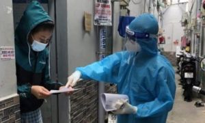 Hà Nội: F0 khó liên hệ, y tế phường kêu quá tải