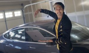 Đào tiền điện tử bằng ôtô điện, kiếm 800 USD mỗi tháng