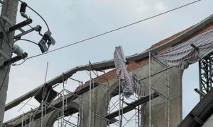 Sập giàn giáo công trình, hai người chết