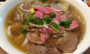 Tiệm phở Việt bị khách Mỹ chê 'lười, tởm' vì nấu thịt bò tái