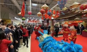 Hệ thống siêu thị Carrefour tại Pháp lần đầu đón Tết Việt Nam