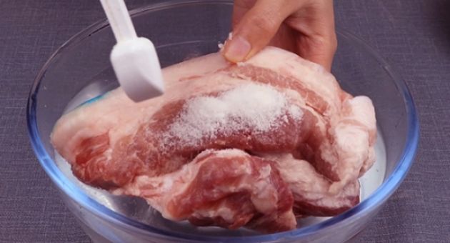 Rã đông thịt dùng nước nóng là sai, chỉ cần 2 gia vị này thịt dã đông vẫn tươi...