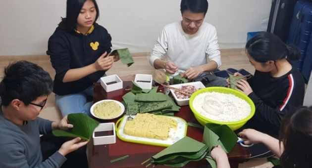 Chiếc bánh chưng đặc biệt của du học sinh Việt tại Hàn Quốc