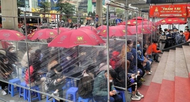 Vía Thần Tài hay vía tiệm vàng?