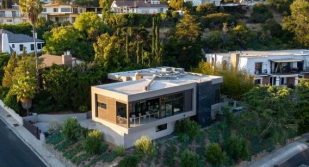 Cận cảnh biệt thự ở Hollywood Hills của ngôi sao Marvel Simu Liu