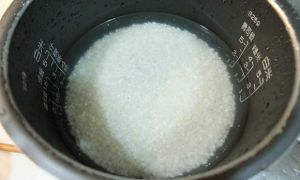 Nấu cơm cho thêm thứ này, cơm ngọt thơm, lâu thiu khi trời nắng nóng