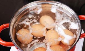 Trứng luộc hay bị nứt vỡ và lòng bên trong lồi ra ngoài? Thêm một bước nữa,...