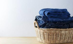 Thêm thứ này vào nước giặt sẽ giúp quần jean không bị phai màu, trông lúc nào...